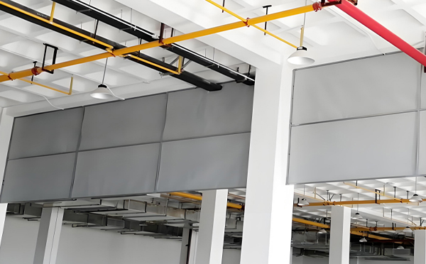 商场防烟分区常闭节点：长城区挡烟垂壁高度与控制器接线图解