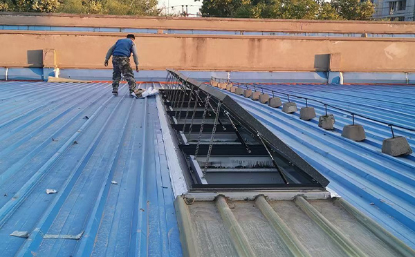 某区域性物流仓储中心长城区排烟窗系统安装项目